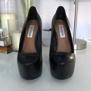 Steve Madden Black Pumps